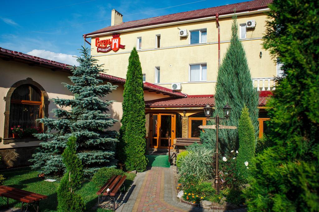 Stanislavskiy Dvir Ivano-Frankivsk Exterior foto